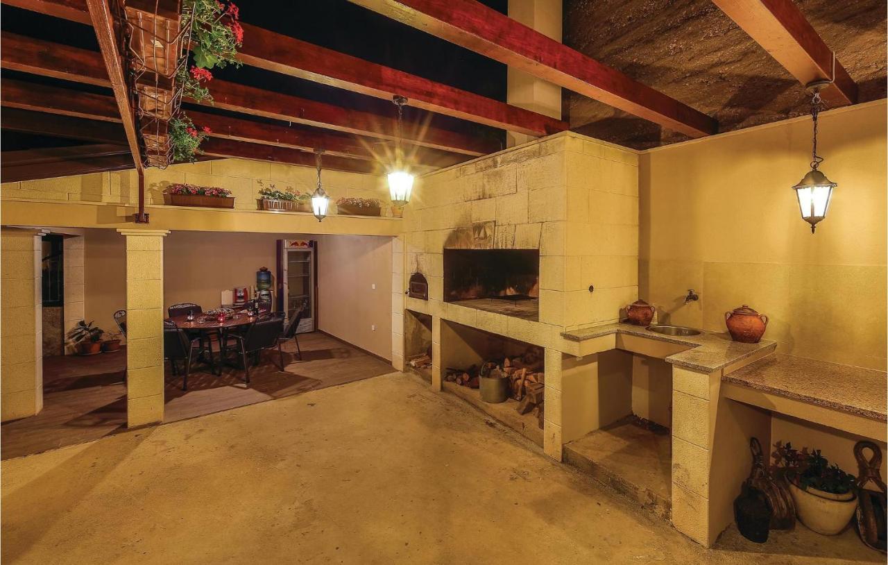 1 Bedroom Stunning Apartment In Kastel Gomilica Kaštela Extérieur photo