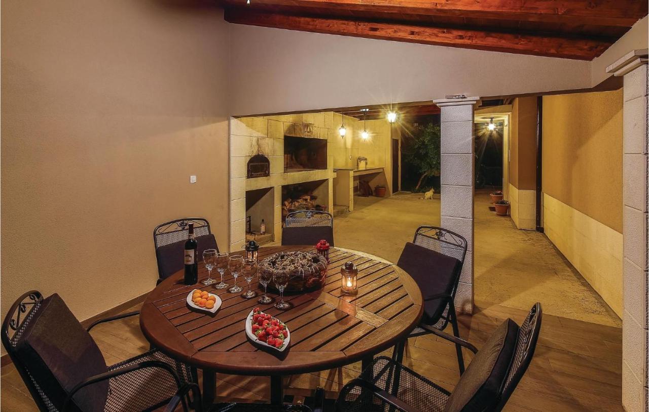 1 Bedroom Stunning Apartment In Kastel Gomilica Kaštela Extérieur photo